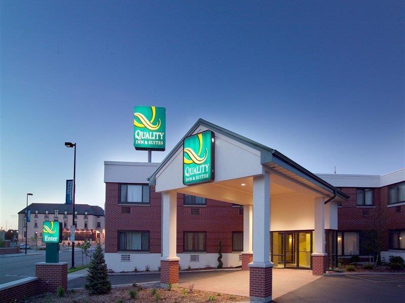 Quality Inn & Suites Downtown Green Bay Exterior photo