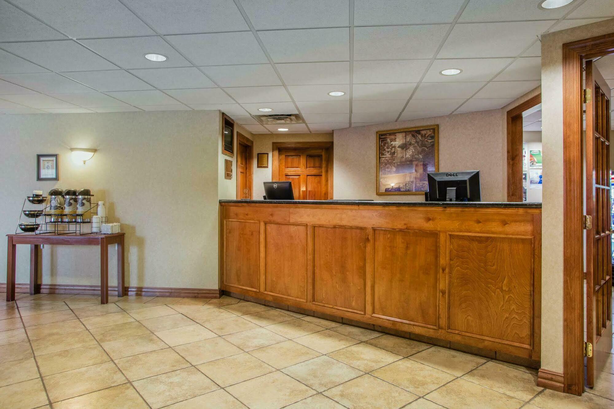 Quality Inn & Suites Downtown Green Bay Exterior photo